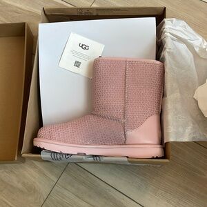 Kids classic gel heart UGG boots pink